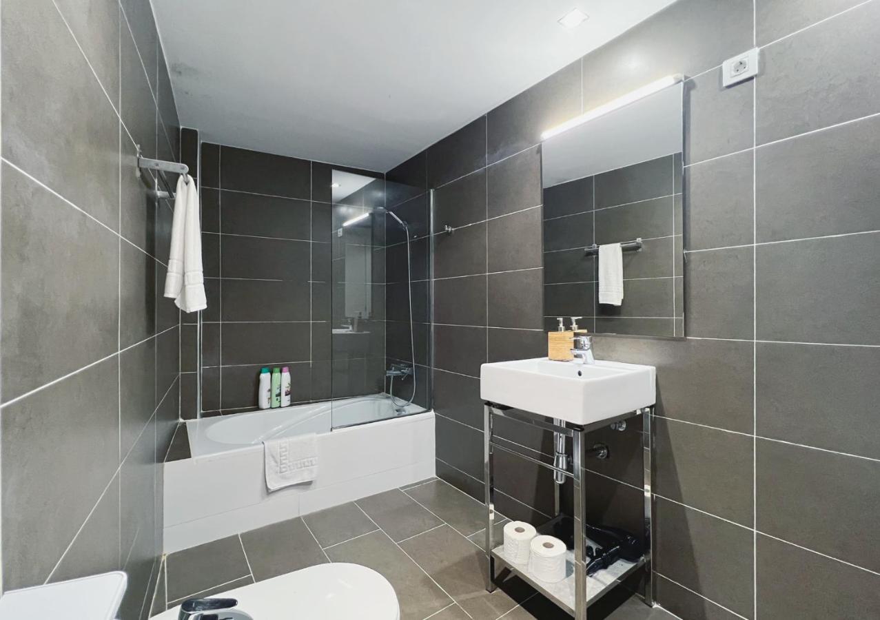 Stay U-Nique Apartments Pellaires Barcelona Bagian luar foto